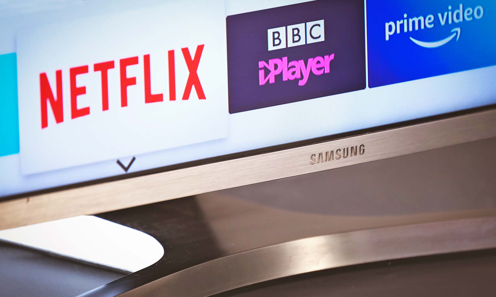 Screen with Streaming Apps Avada Car Dealer News